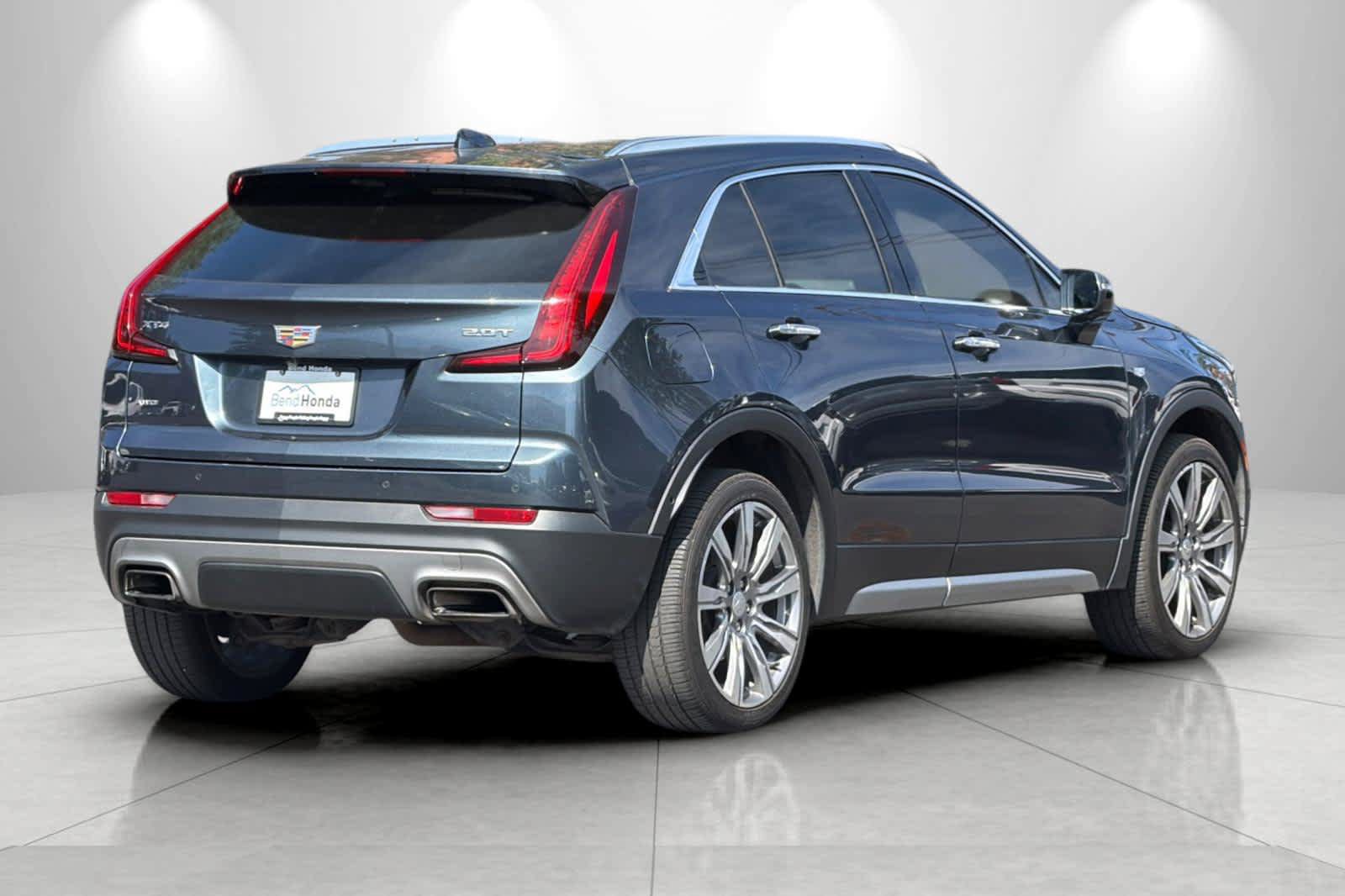Used 2019 Cadillac XT4 Premium Luxury w/ Enhanced Visibility Package AWD/4WD image 2