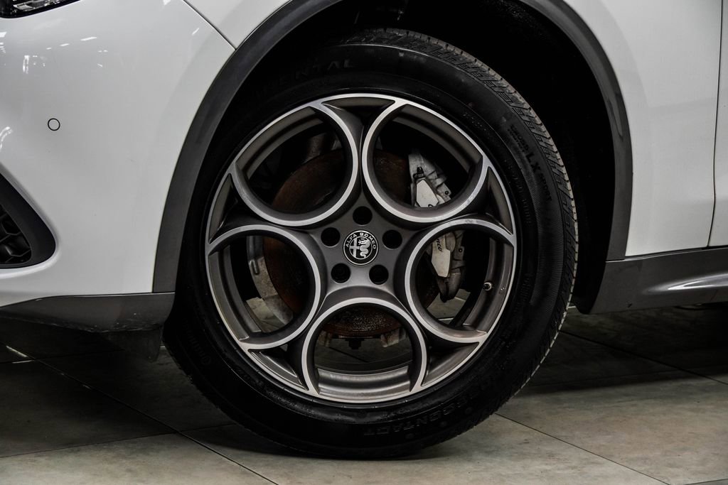 Used 2022 Alfa Romeo Stelvio Ti image 3