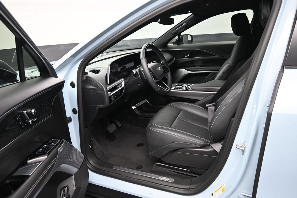 Certified 2024 Cadillac Lyriq Luxury AWD/4WD image 9