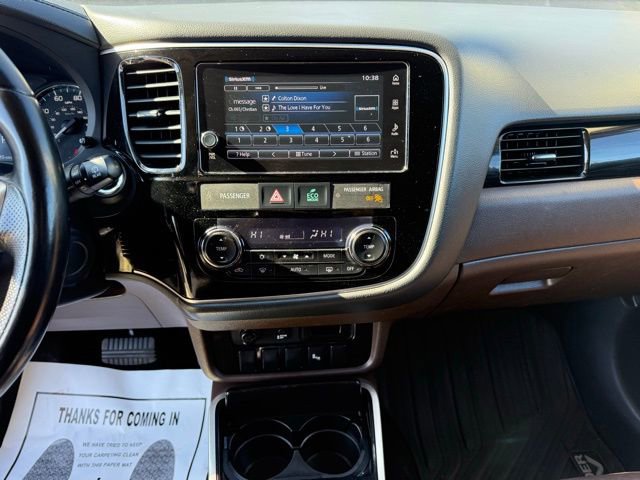 Used 2018 Mitsubishi Outlander 4WD Plug-In Hybrid image 21
