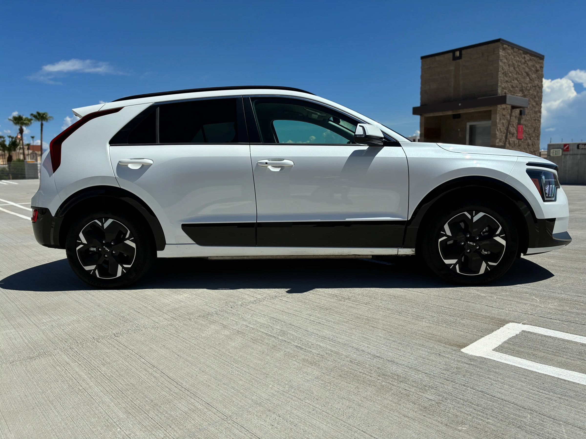 Used 2023 Kia Niro Wind FWD image 19