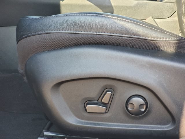 Used 2023 Jeep Compass Limited w/ Sun and Sound Group AWD/4WD image 6