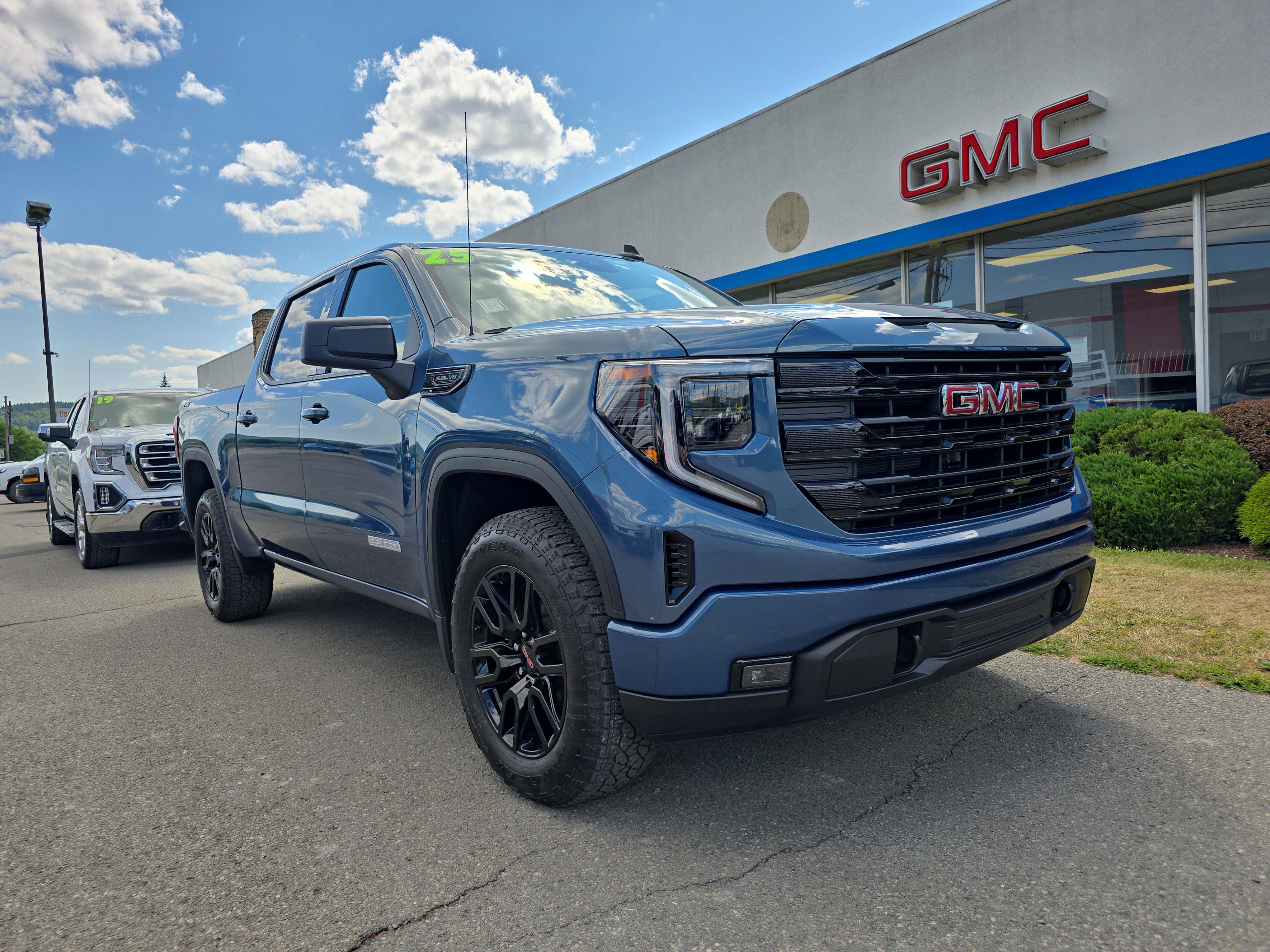 New 2025 GMC Sierra 1500 Elevation