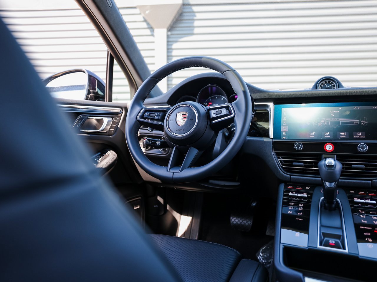 Certified 2025 Porsche Macan image 25