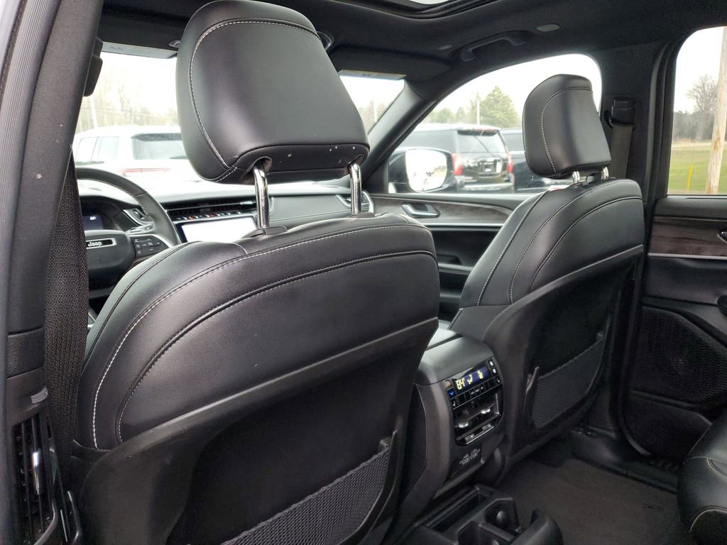 Used 2024 Jeep Grand Cherokee L Limited w/ Luxury Tech Group II image 32