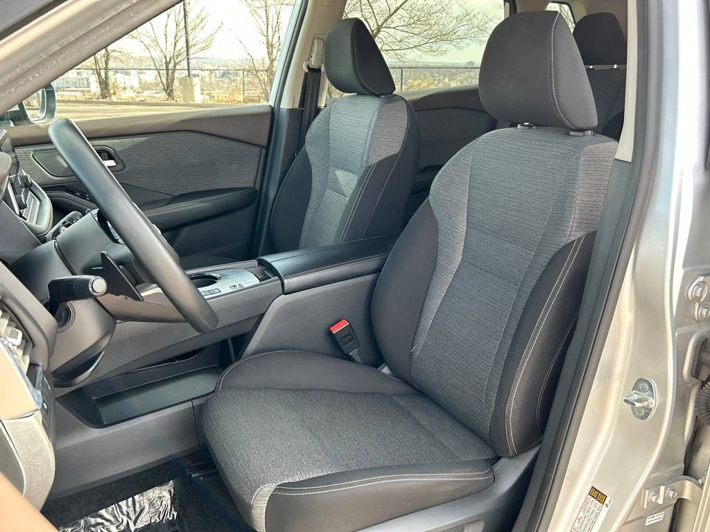 Used 2023 Nissan Rogue SV image 15