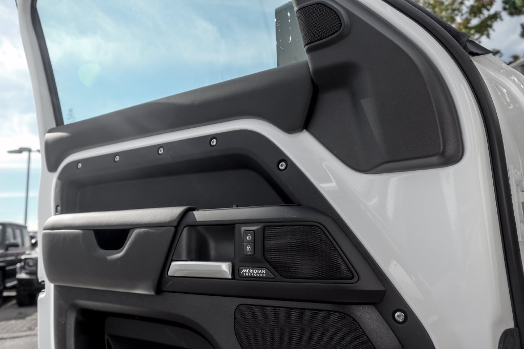 New 2026 Land Rover Defender 110 X-Dynamic SE AWD/4WD image 11