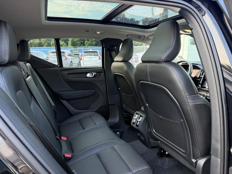 Used 2024 Volvo XC40 B5 Ultimate w/ Protection Package Premier AWD/4WD image 11