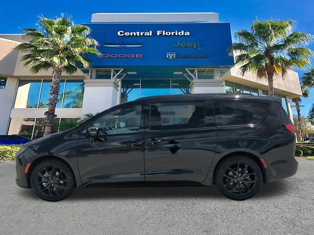 New 2027 Chrysler Pacifica Limited FWD image 8