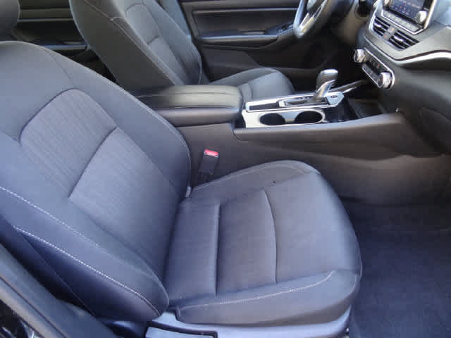 Used 2024 Nissan Altima 2.5 SV FWD image 11