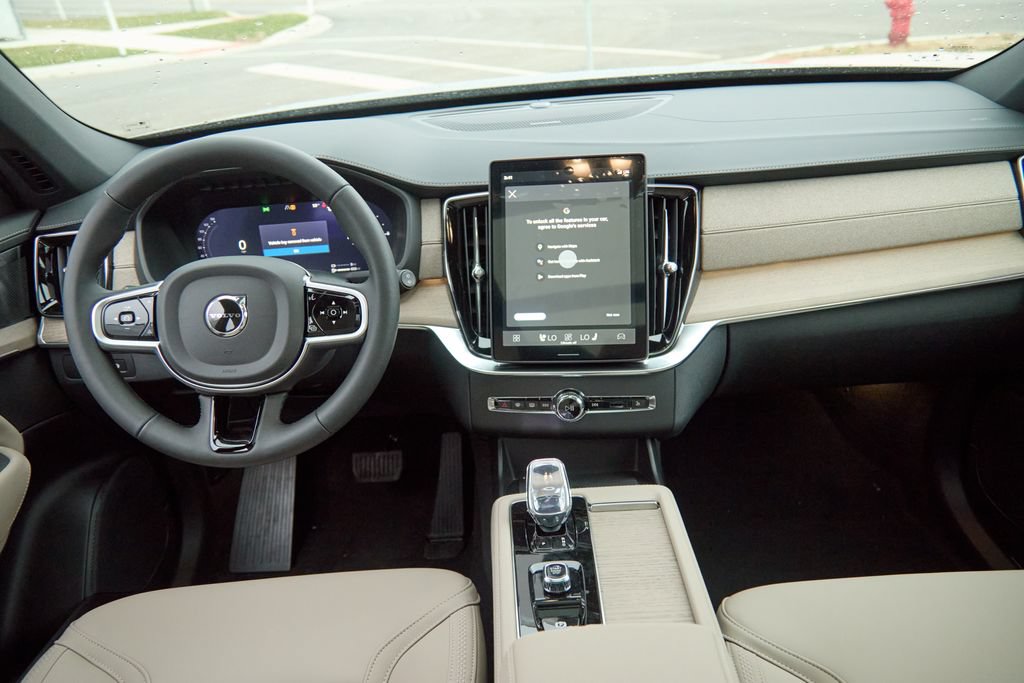 New 2026 Volvo XC90 T8 Plus w/ Protection Package Premier AWD/4WD image 25