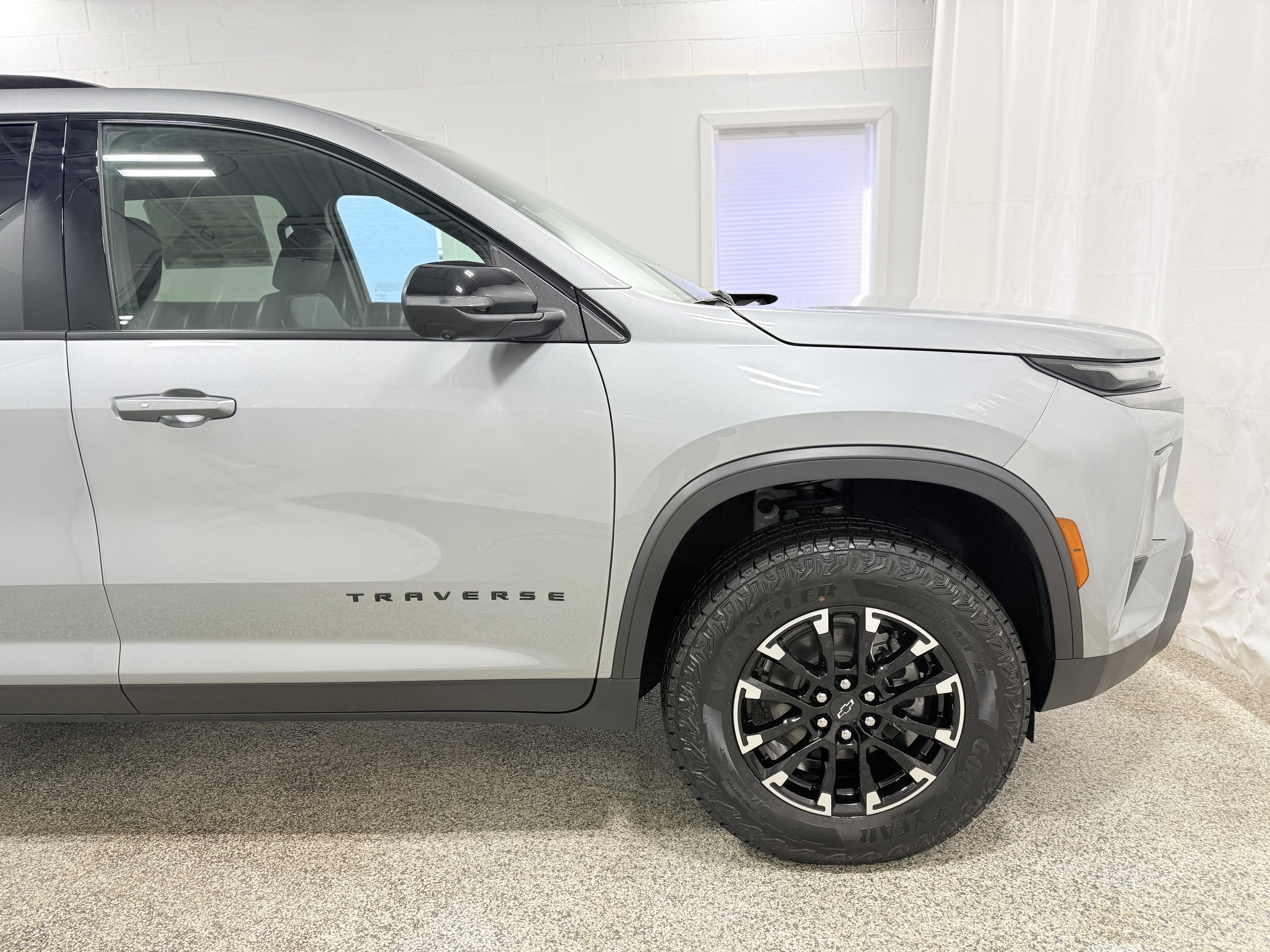 Used 2025 Chevrolet Traverse Z71 w/ Driver Confidence Package image 8