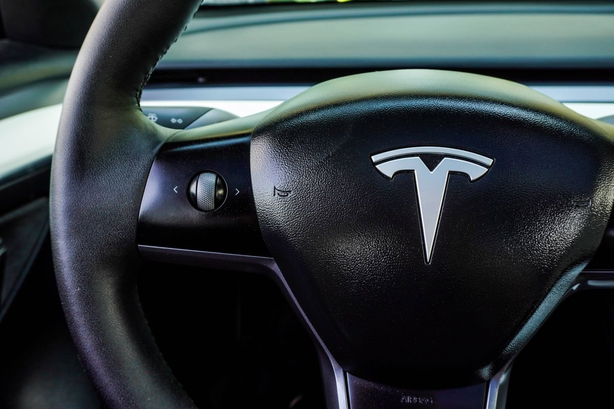 Used 2021 Tesla Model 3 Performance image 29