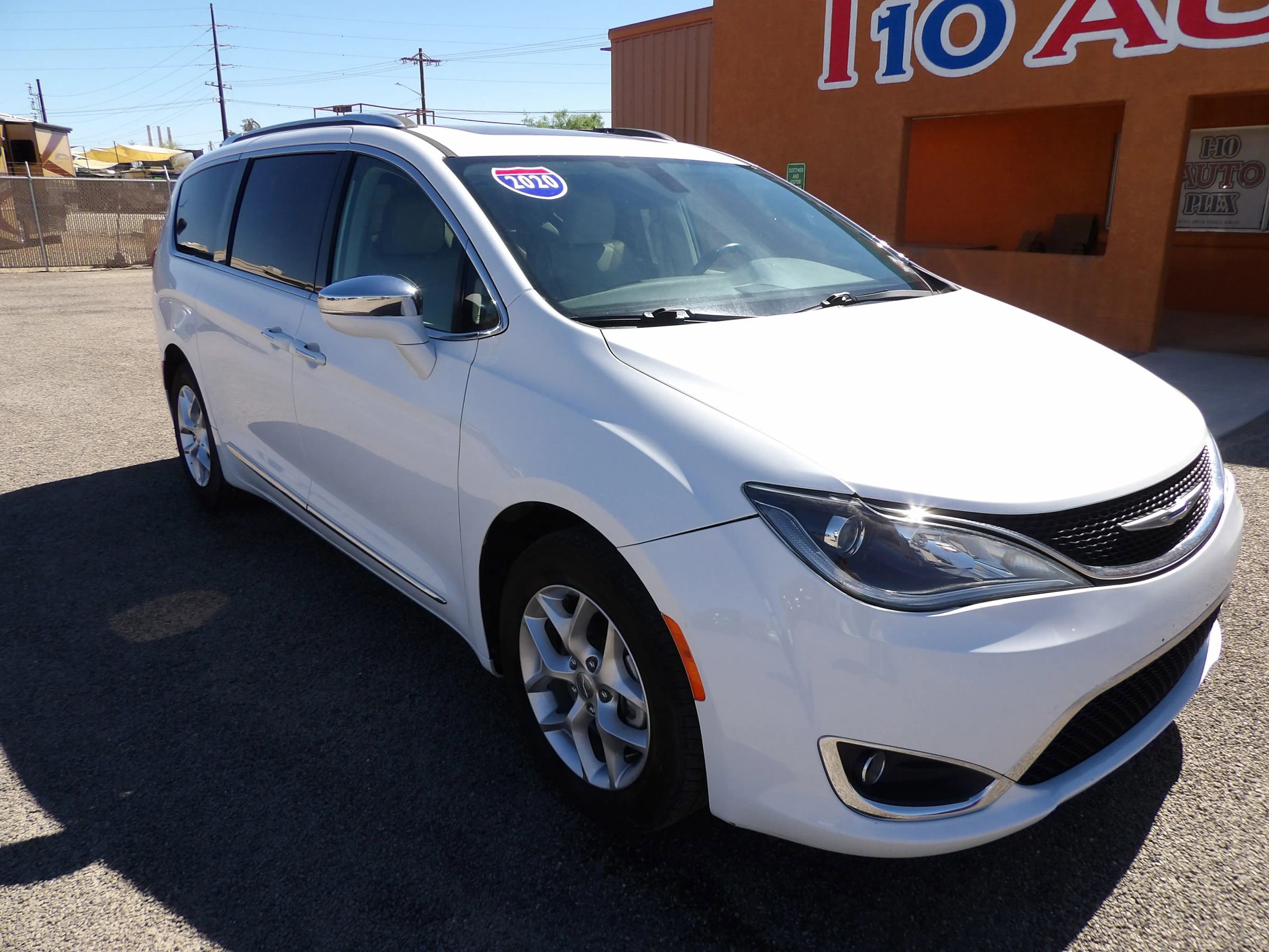 Used 2020 Chrysler Pacifica Limited image 2
