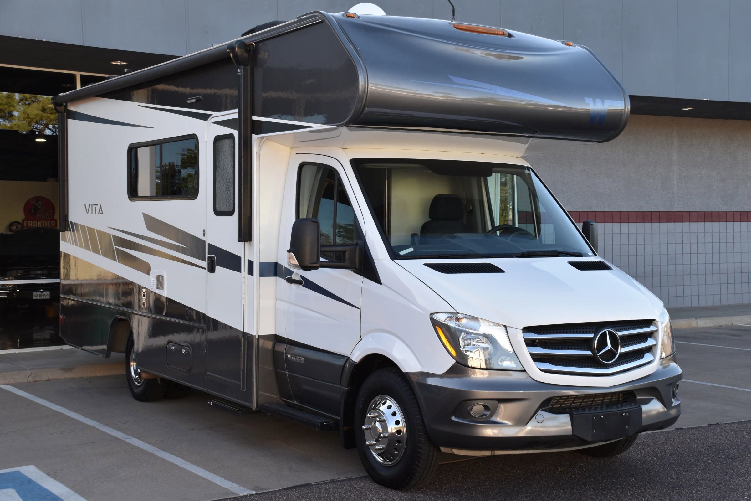 Used 2018 Mercedes-Benz Sprinter 3500 image 2
