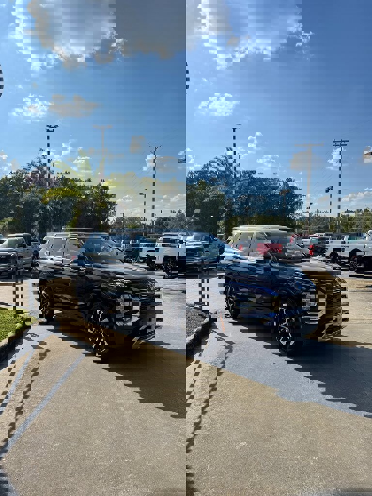 Used 2024 Mitsubishi Outlander SE image 4