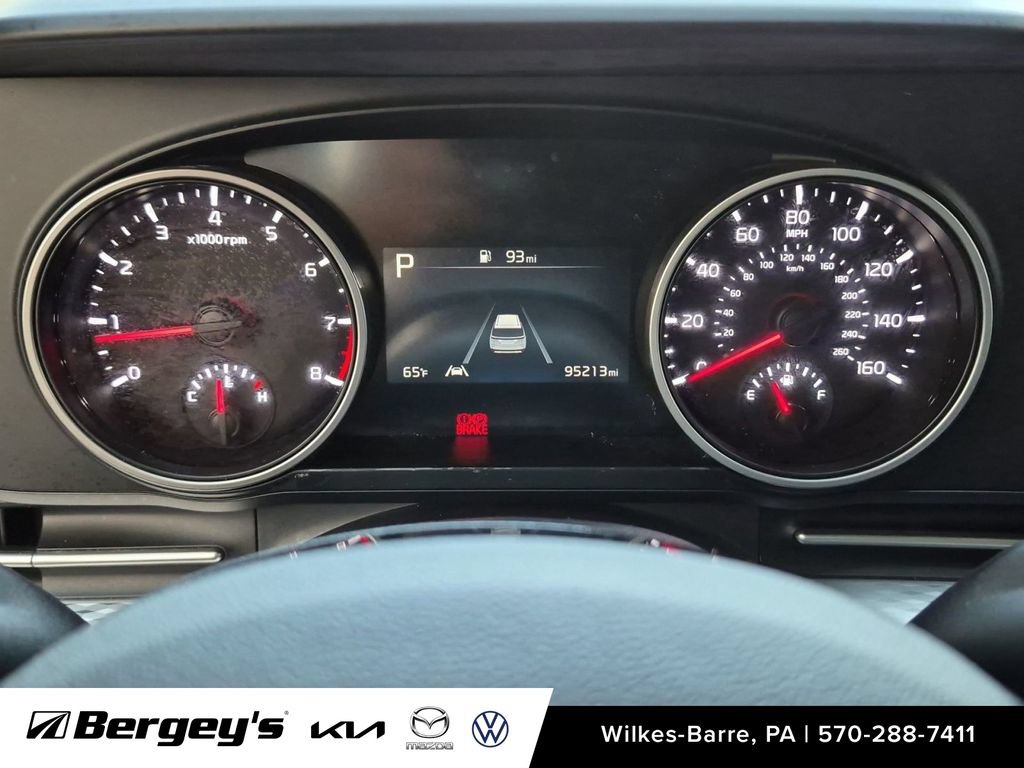 Used 2022 Kia Carnival LX FWD image 16