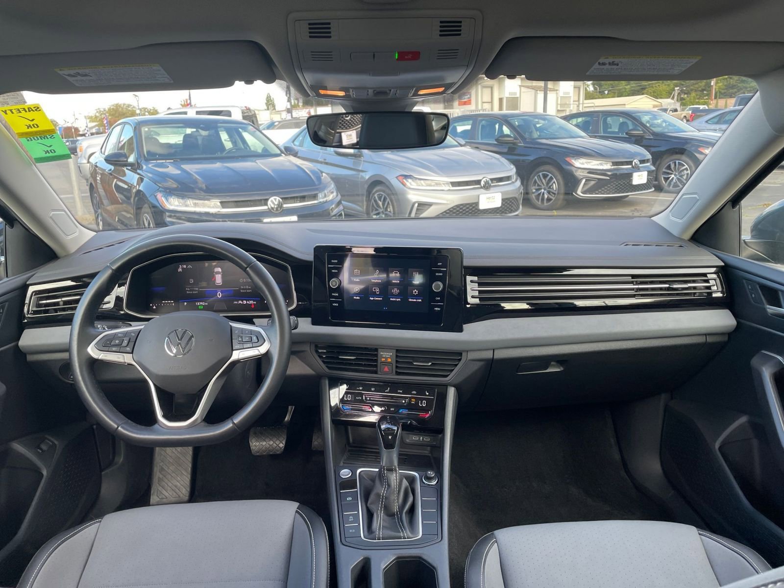 Used 2025 Volkswagen Jetta SE image 33