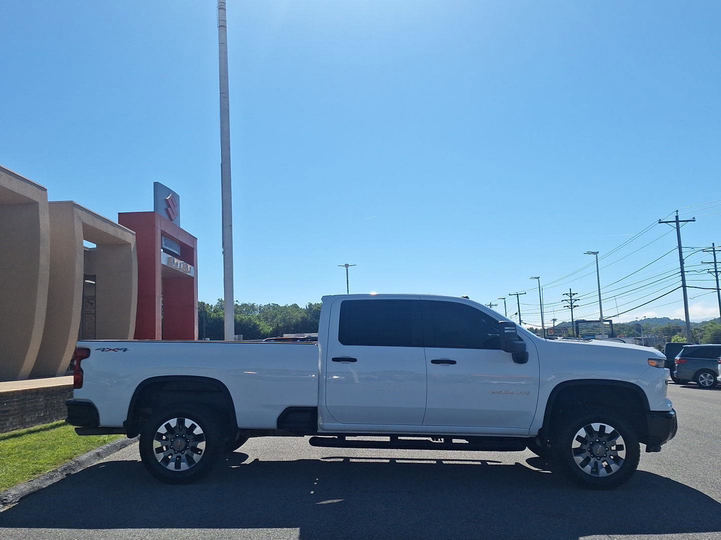 Used 2025 Chevrolet Silverado 2500 Custom w/ Custom Convenience Package AWD/4WD image 2