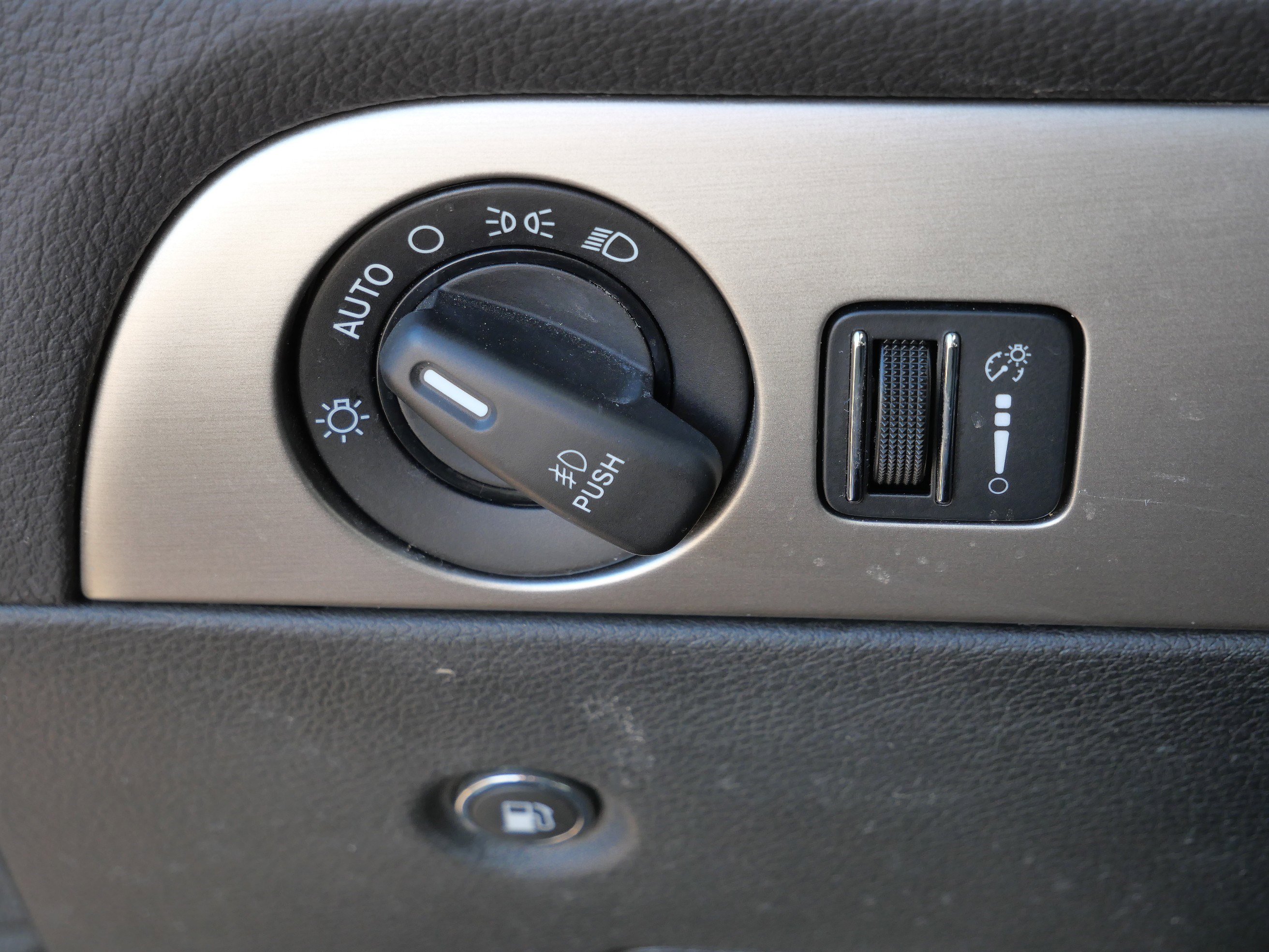 Used 2016 Dodge Durango Limited w/ Nav & Power Liftgate Group image 21