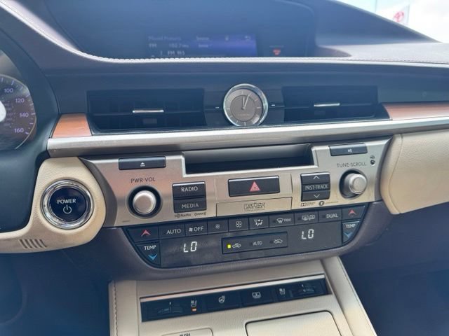Used 2017 Lexus ES 300h FWD image 20
