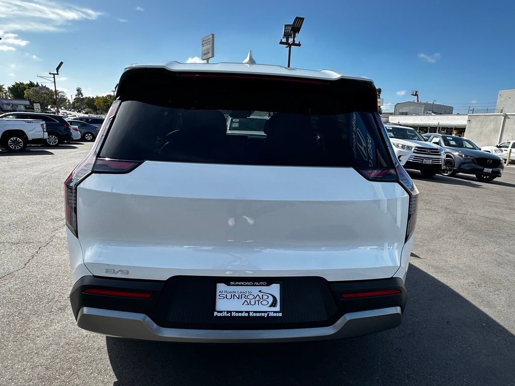Used 2024 Kia EV9 Light Long Range RWD image 5