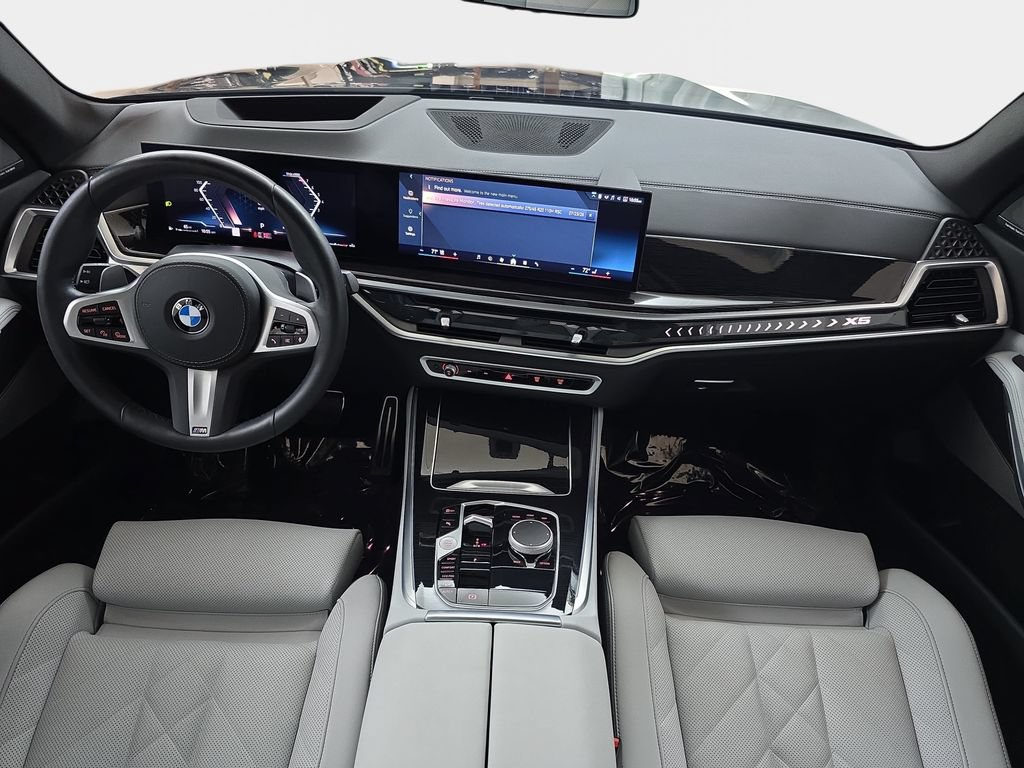 Used 2025 BMW X5 xDrive40i w/ M Sport Package AWD/4WD image 12