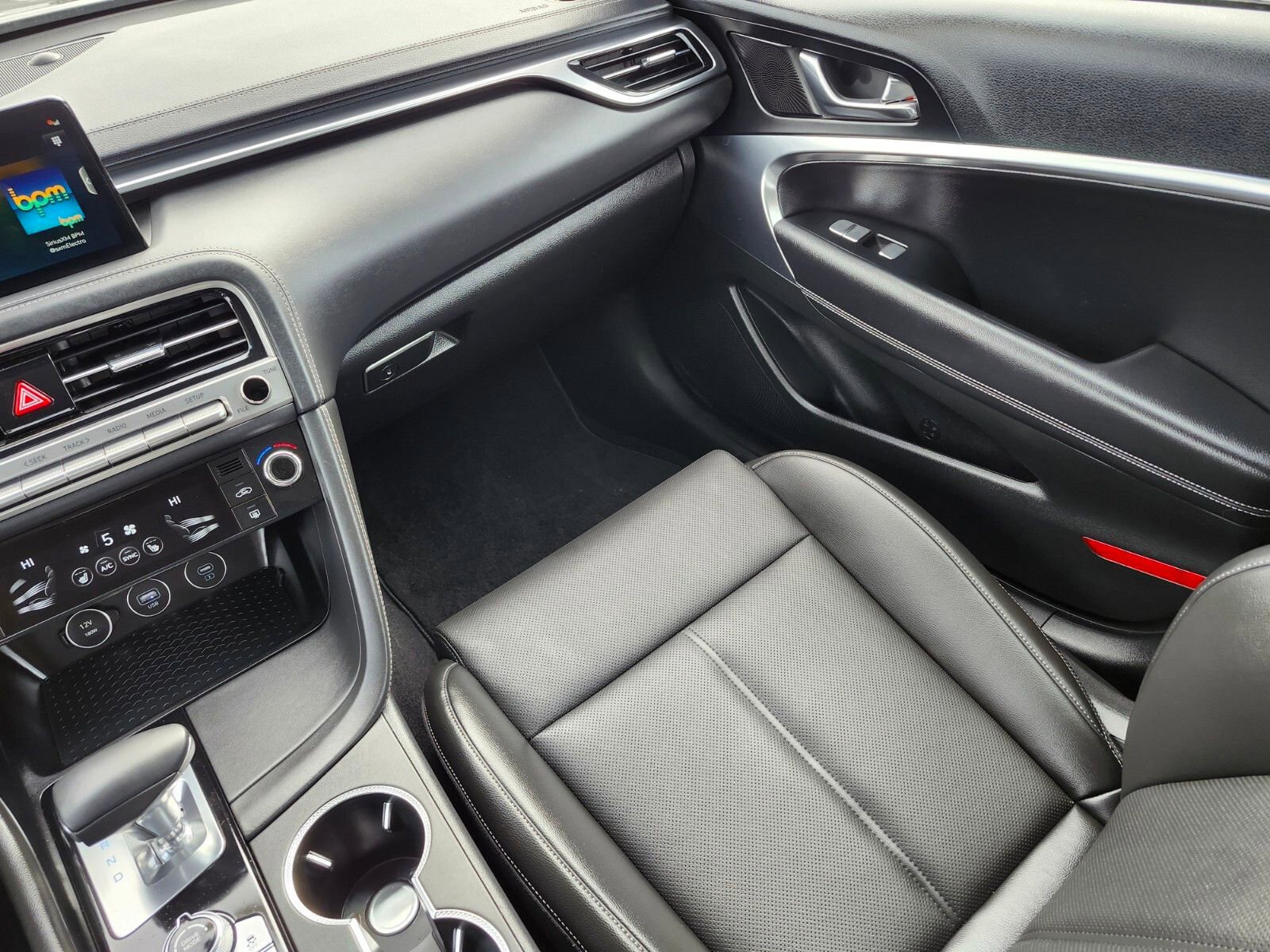 Used 2025 Genesis G70 2.5T image 15