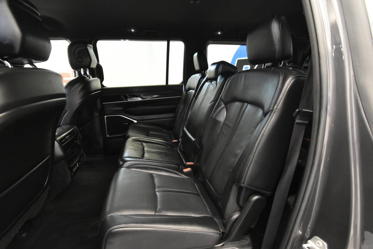 Used 2022 Jeep Wagoneer Series II AWD/4WD image 15