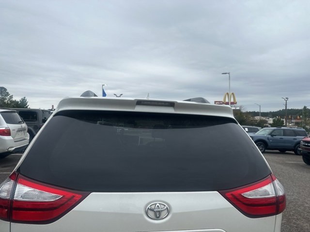 Used 2019 Toyota Sienna L image 5