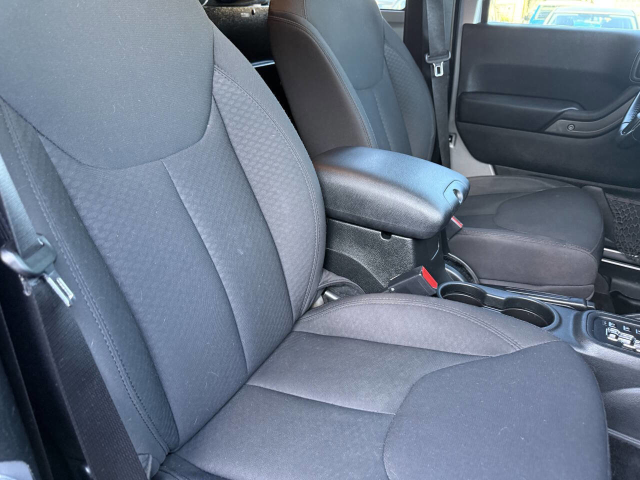 Used 2017 Jeep Wrangler Sport w/ Quick Order Package 24S AWD/4WD image 10