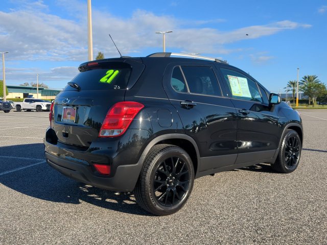 Used 2021 Chevrolet Trax LT w/ Midnight Edition FWD image 4
