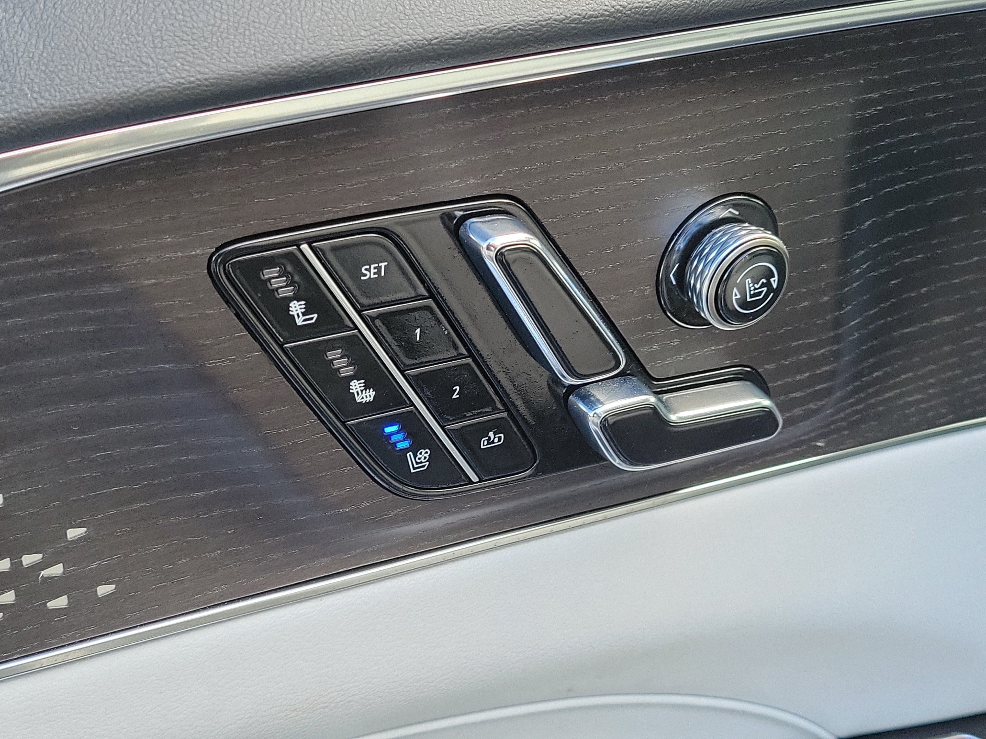 Used 2023 Cadillac Lyriq 2WD image 19