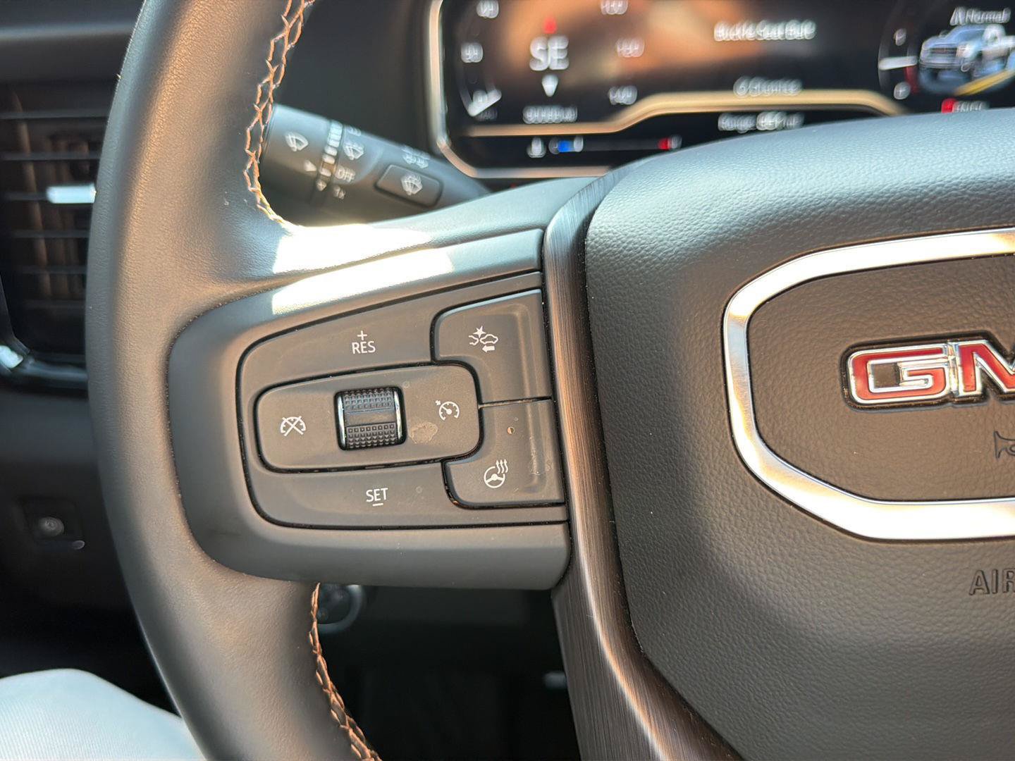 Used 2025 GMC Sierra 2500 AT4 w/ AT4 Premium Plus Package AWD/4WD image 30
