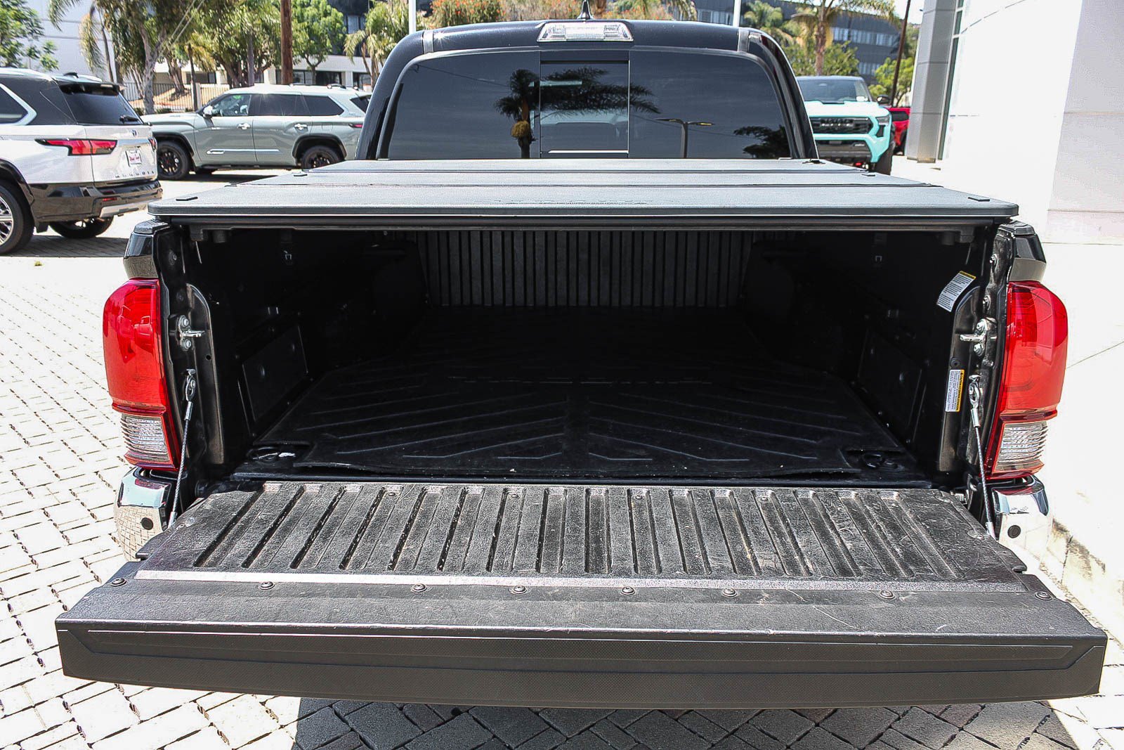 Used 2018 Toyota Tacoma SR5 RWD image 27