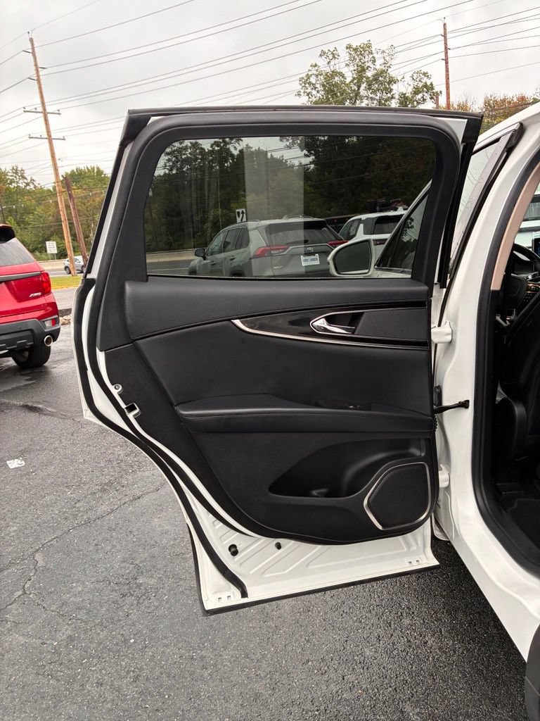Used 2021 Lincoln Nautilus FWD image 27