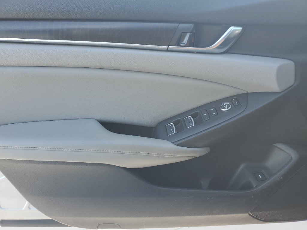 Used 2019 Honda Accord EX image 19