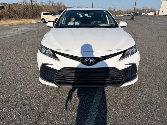 Used 2021 Toyota Camry LE image 3