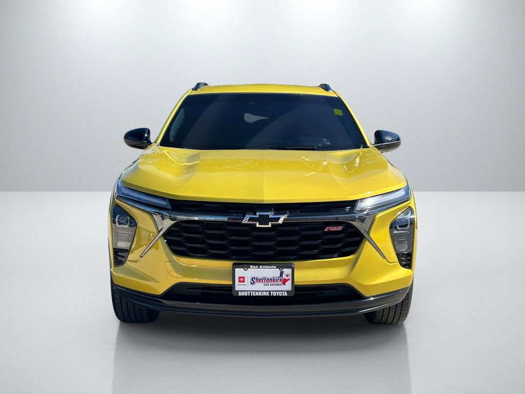 Used 2024 Chevrolet Trax RS FWD image 2