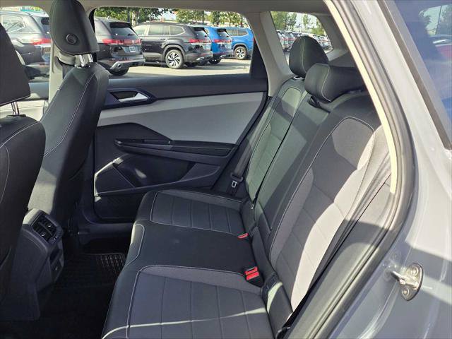 Used 2024 Volkswagen Taos SE AWD/4WD image 16