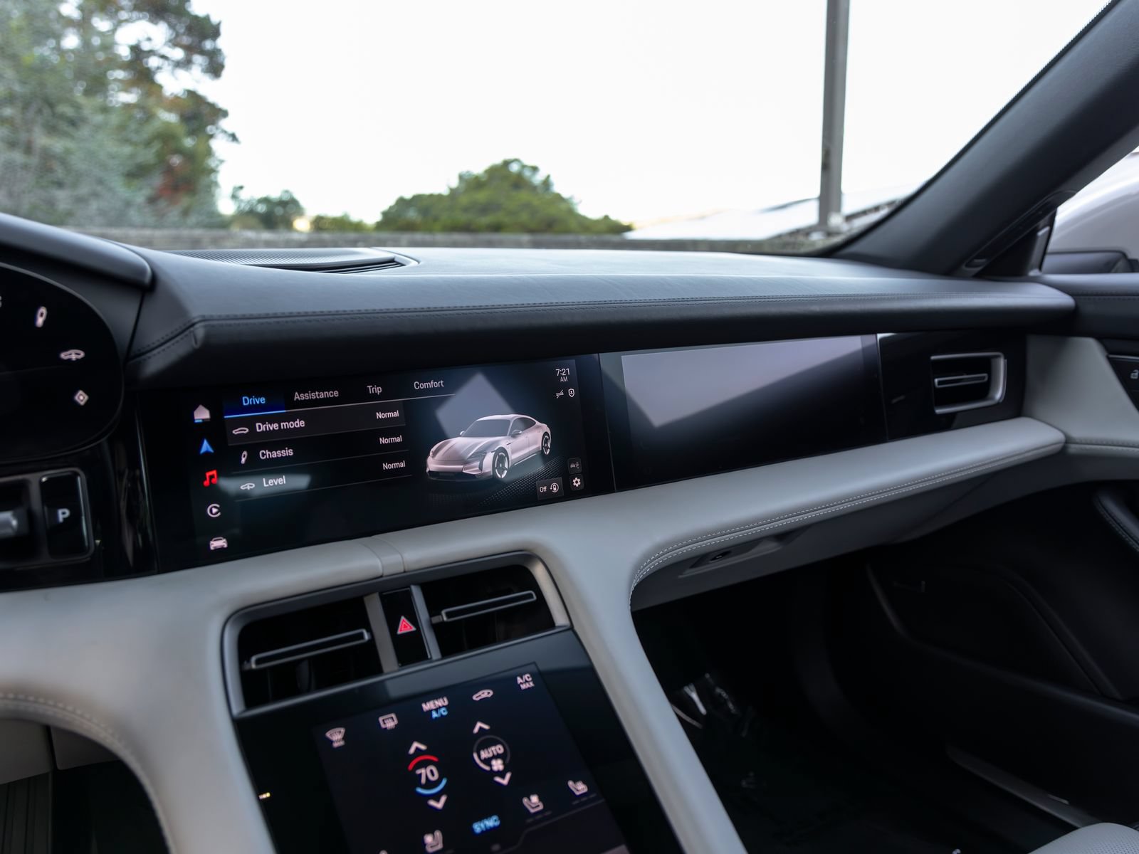 Certified 2025 Porsche Taycan AWD/4WD image 34