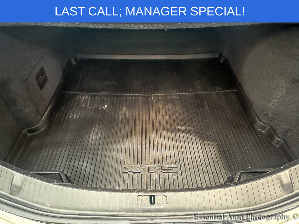 Used 2013 Cadillac XTS Premium AWD/4WD image 24