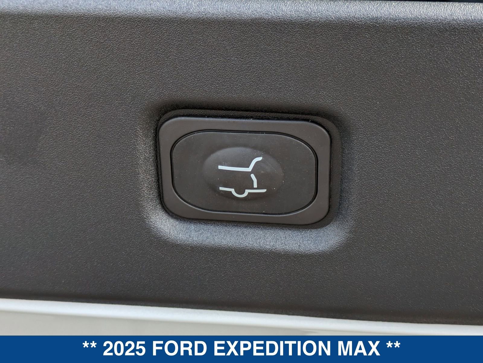New 2025 Ford Expedition Max Active RWD image 17