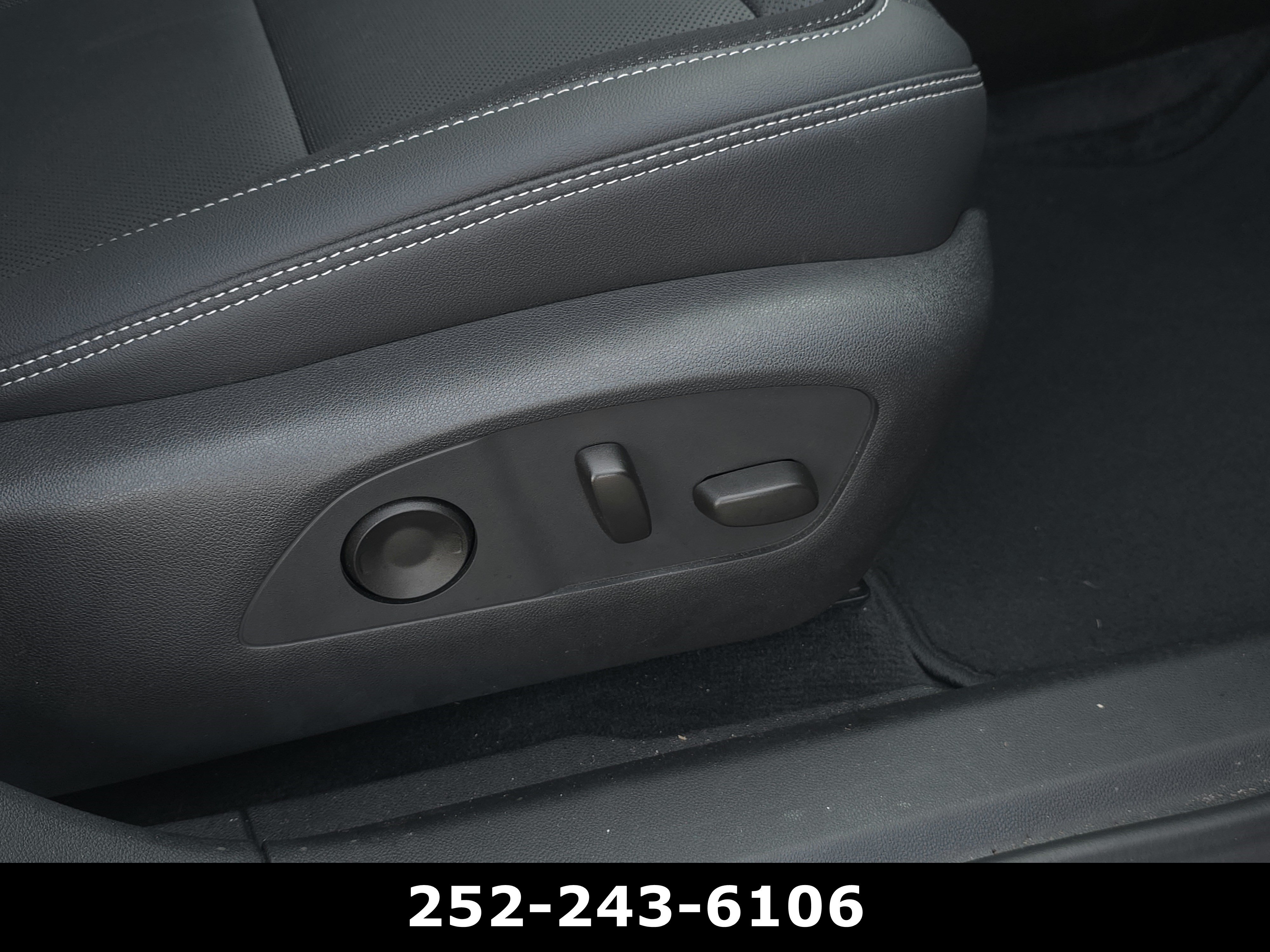 Used 2025 Chevrolet Blazer EV LT AWD/4WD image 43
