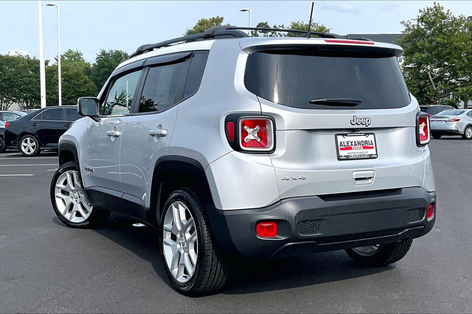 Used 2021 Jeep Renegade Latitude AWD/4WD image 10