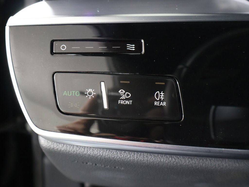 Used 2024 Audi A8 L 3.0T w/ Executive Package image 39