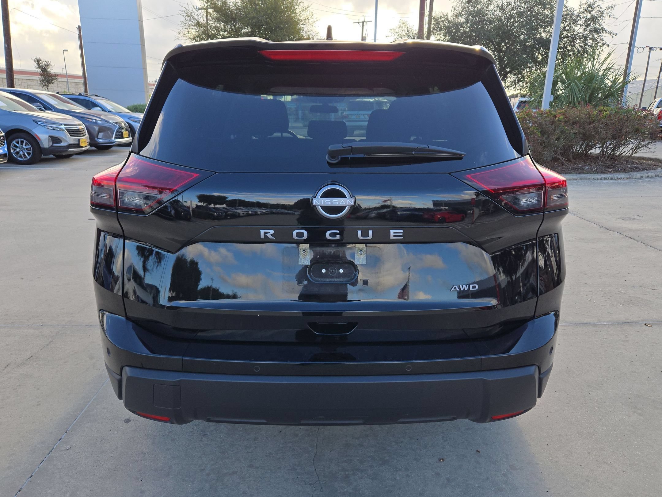 Certified 2026 Nissan Rogue SV AWD/4WD image 4