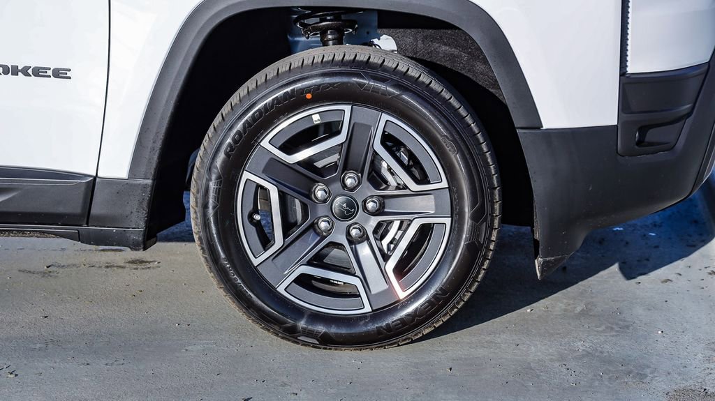 New 2026 Jeep Cherokee Laredo image 11