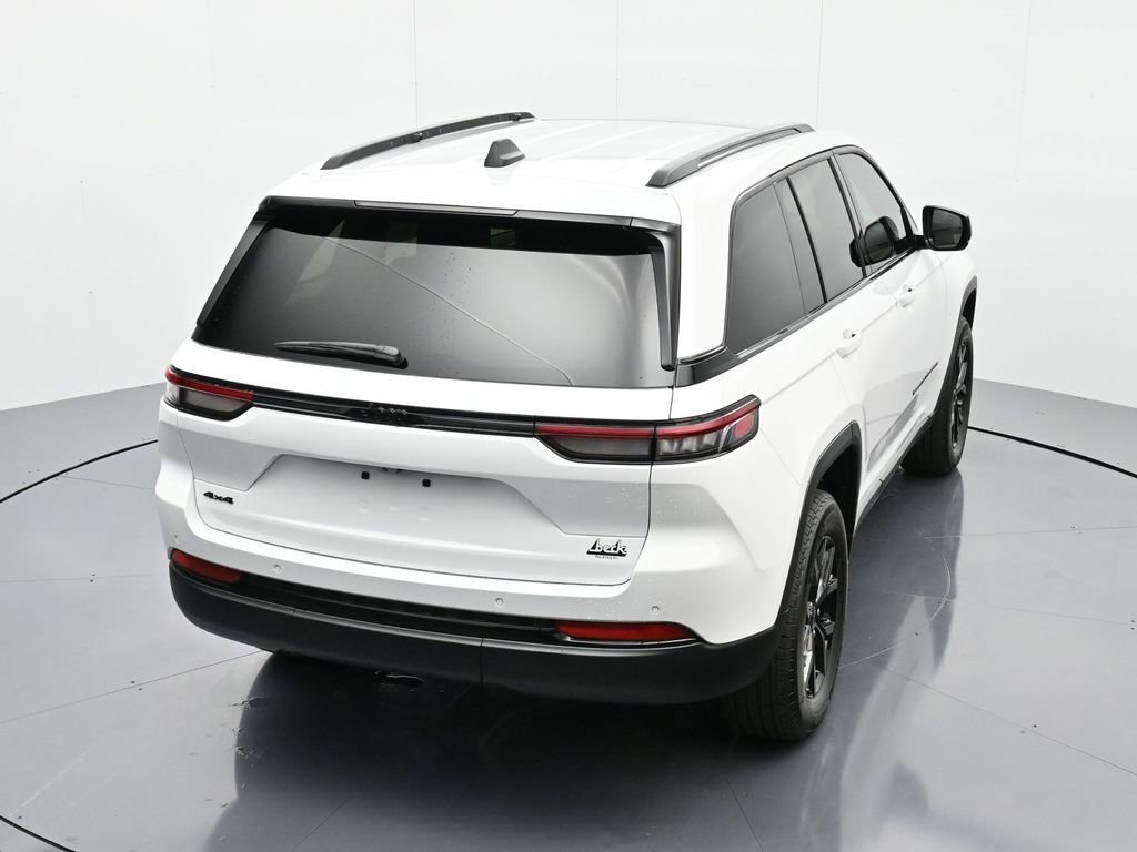 New 2025 Jeep Grand Cherokee Altitude image 32