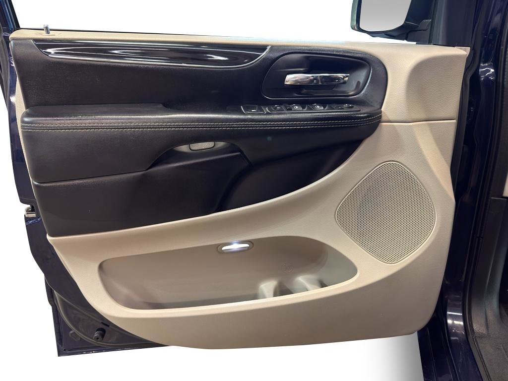 Used 2017 Dodge Grand Caravan SXT FWD image 13